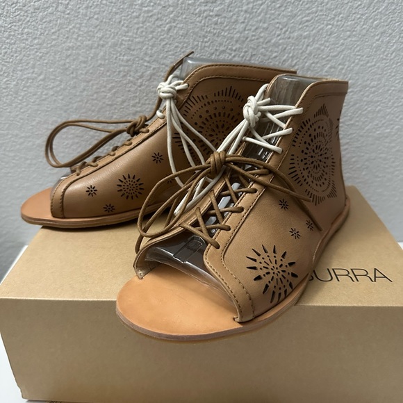NIB SIZE US7&8 Koolaburra FION Laser cut leather Boots sandal in Chestnut - Picture 4 of 6
